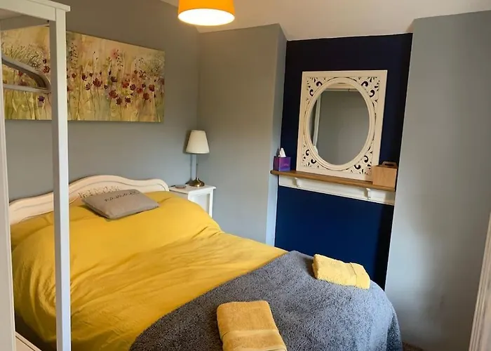 Cosy Two Bedroom Cottage With Fireplace