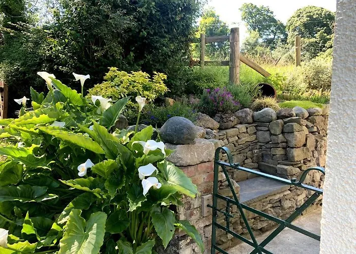 Cosy Two Bedroom Cottage With Fireplace