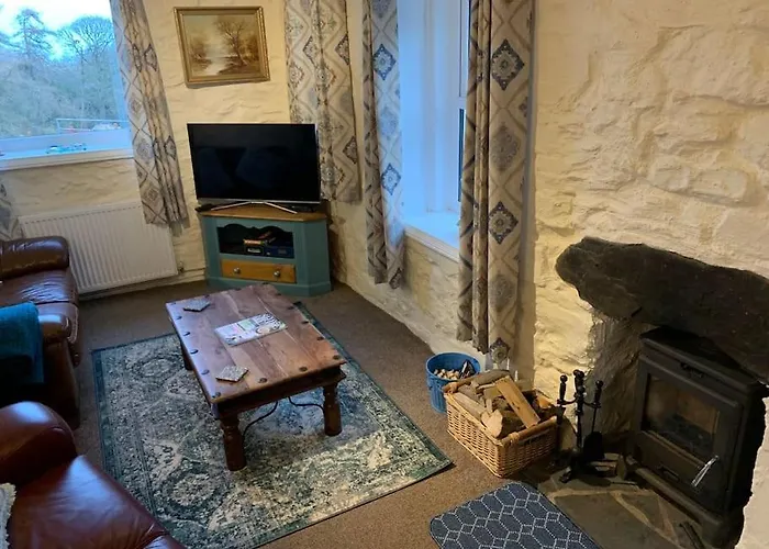 Cosy Two Bedroom Cottage With Fireplace