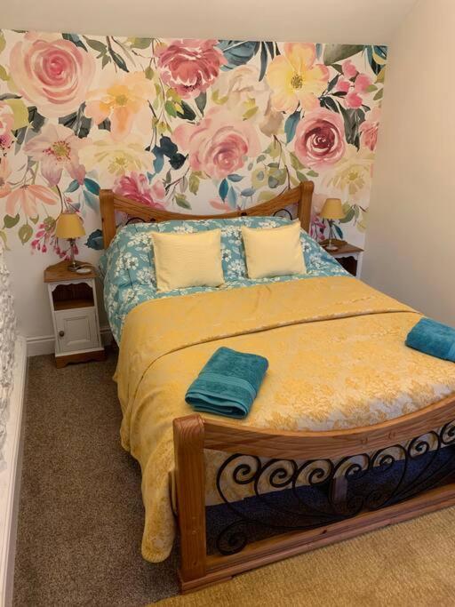 Cosy Two Bedroom With Fireplace Holiday home