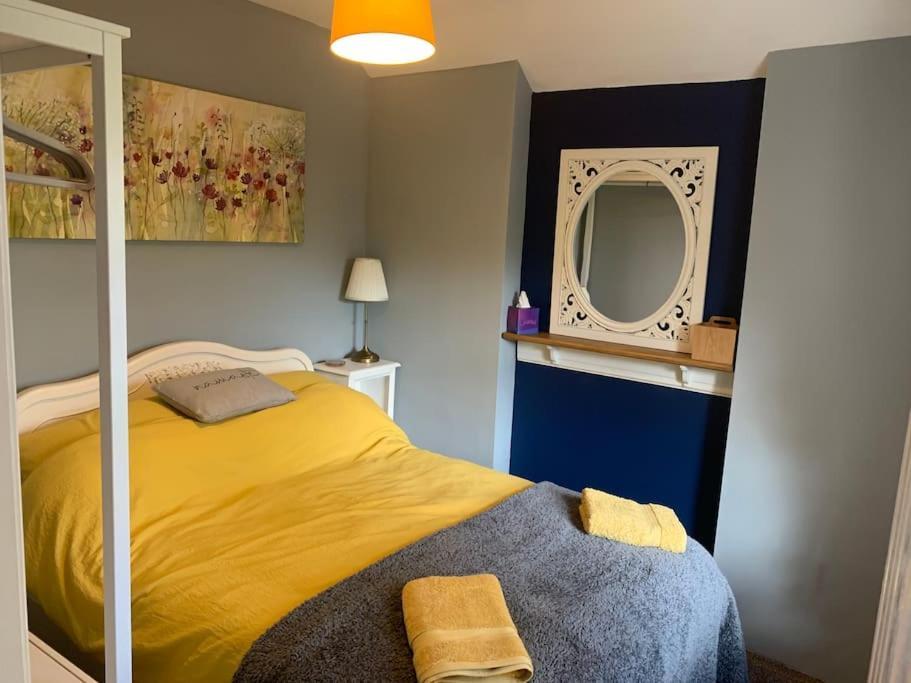 Cosy Two Bedroom With Fireplace Holiday home